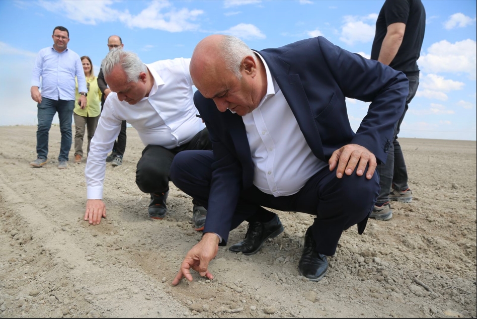 BAŞKAN ERKOYUNCU, PANCAR EKİMİNE START VERDİ