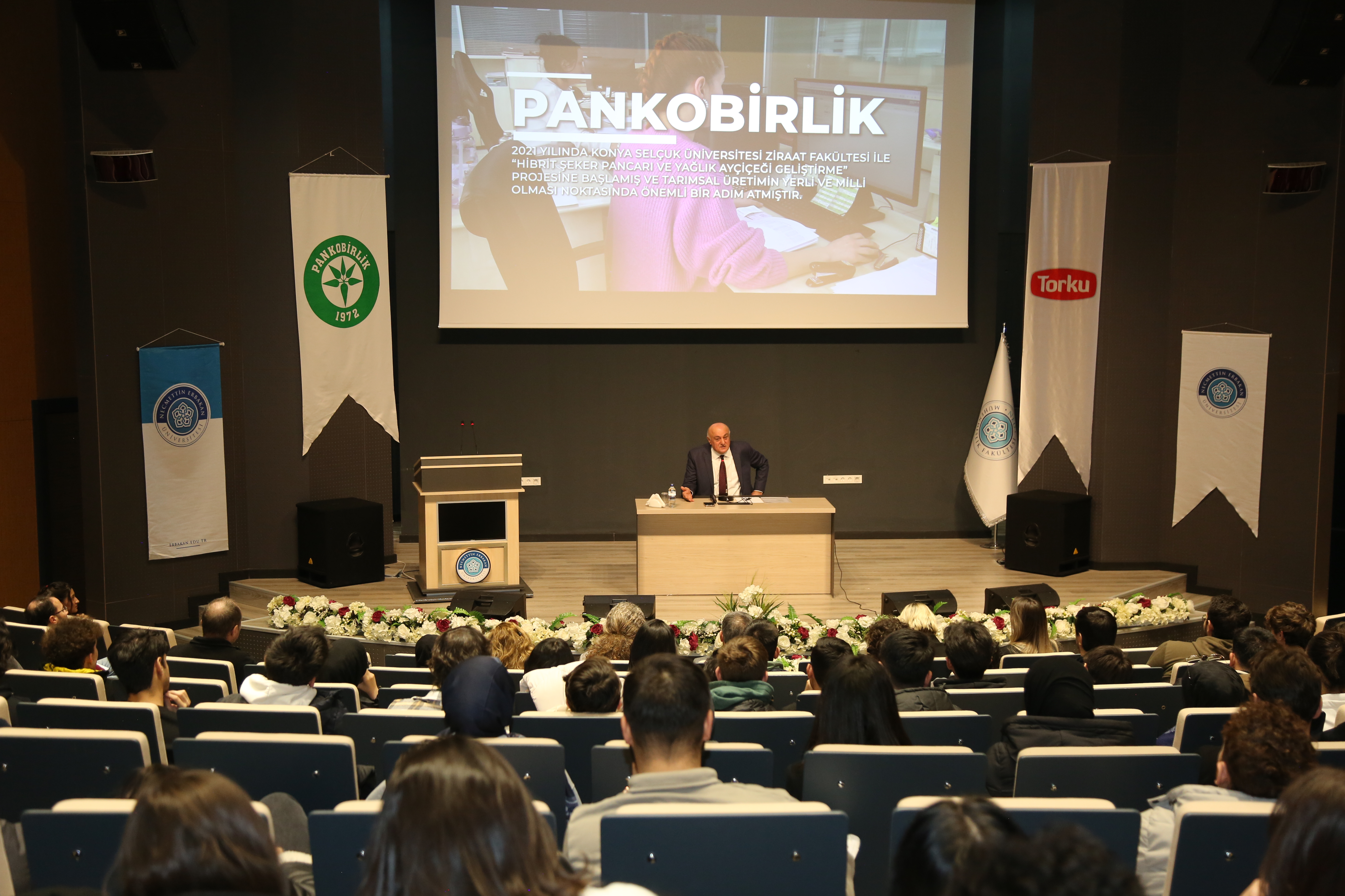 BAŞKAN ERKOYUNCU NEÜ'DE MÜHENDİSLİK FAKÜLTESİ ÖĞRENCİLERİYLE BULUŞTU